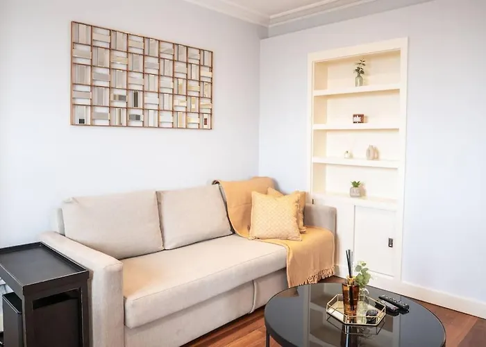 Stunning Views Modern Decor Flat In Kensington